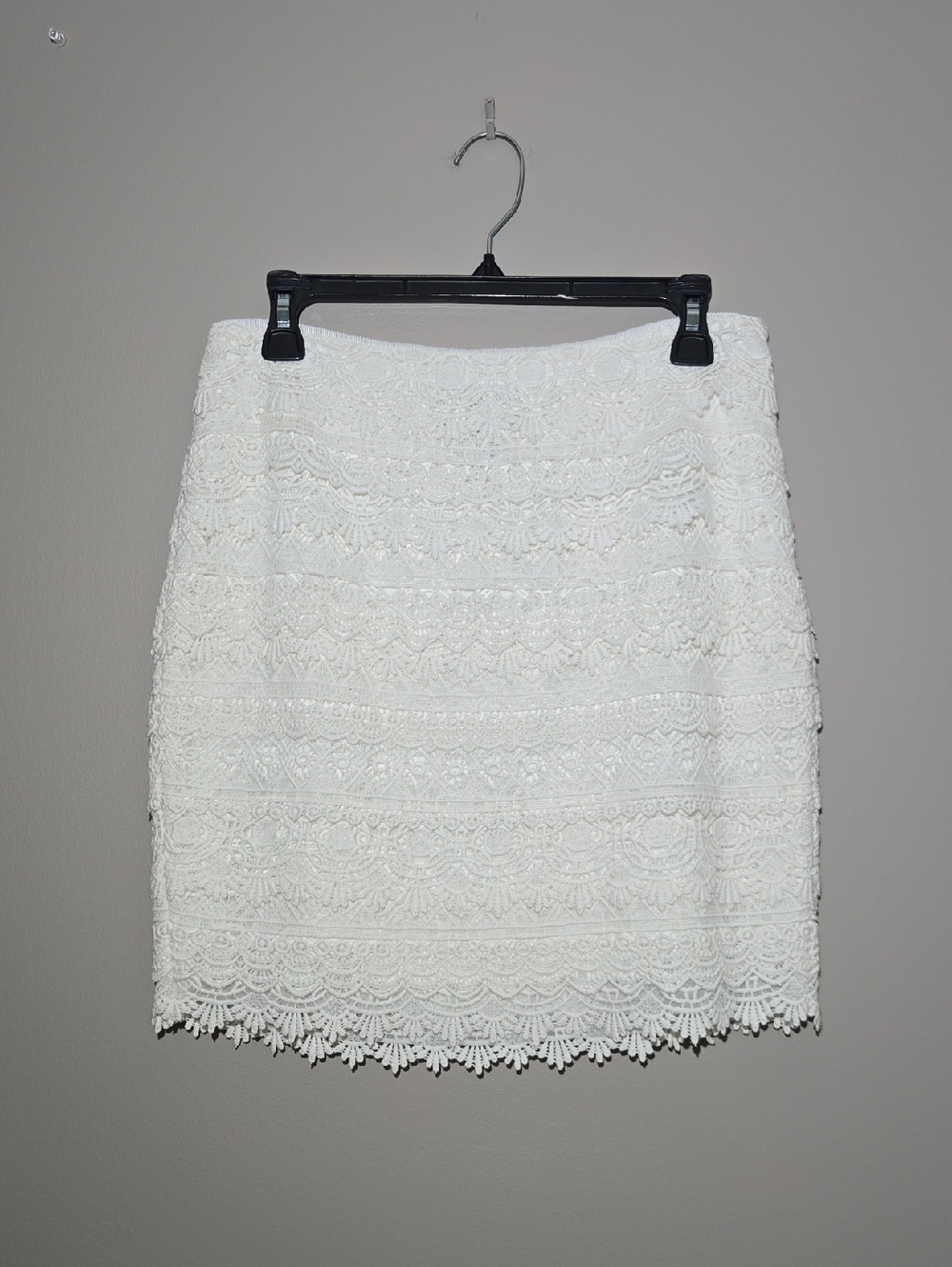 White House Black Market White Lace Pencil Skirt